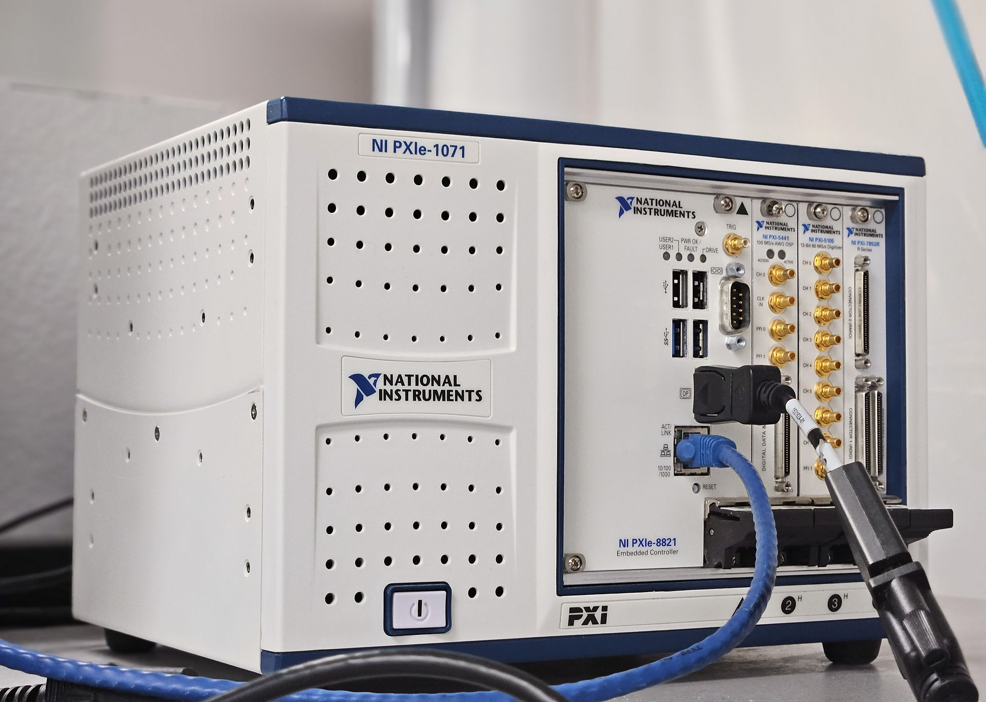 PXIe-1071 Chassis